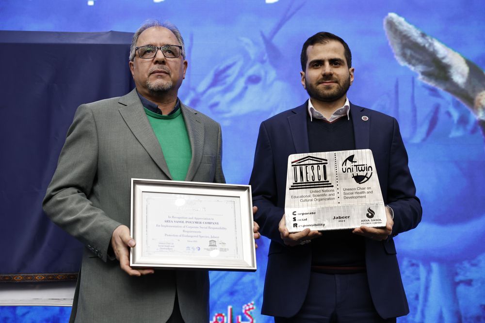 لوح و تندیس کرسی یونسکو برای حفاظت از گونه آهوی جبیر به آریاساسول اعطا شد