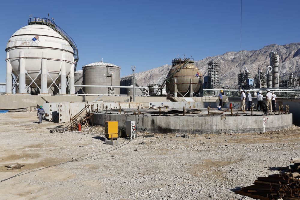 گزارش تصویری / عملیات احداث تانک جدید هگزان با ظرفیت۳۵۰۰ متر مکعب (معادل با ۲۱۲۰ تن هگزن)