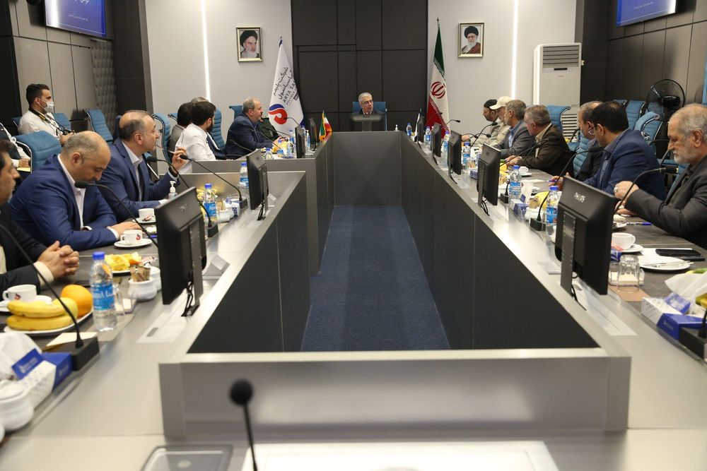 رئیس ستاد کل نیروهای مسلح جمهوری اسلامی از شرکت پلیمر آریاساسول بازدید کرد/ سرلشکر باقری: ” برون‌گرا عمل می‌کنیم و درون‌زا هستیم”