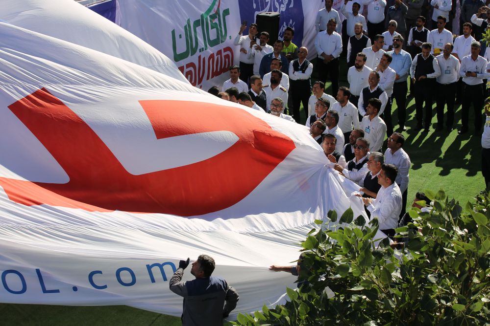 گزارش تصویری / بزرگ‌ترین پرچم منطقه ویژه اقتصادی انرژی پارس در آریاساسول به اهتزاز درآمد