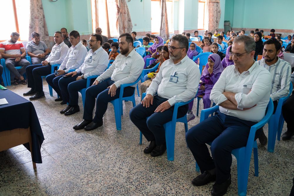 اهدای بسته‌های حمایتی نوشت‌افزار به دانش‌آموزان کم‌بضاعت روستاهای اطراف هاله از سوی آریاساسول