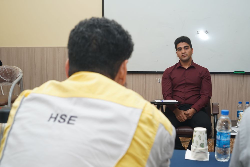 فرایند مصاحبه آزمون استخدامی کارآموزی شرکت پلیمر آریاساسول در حال انجام است