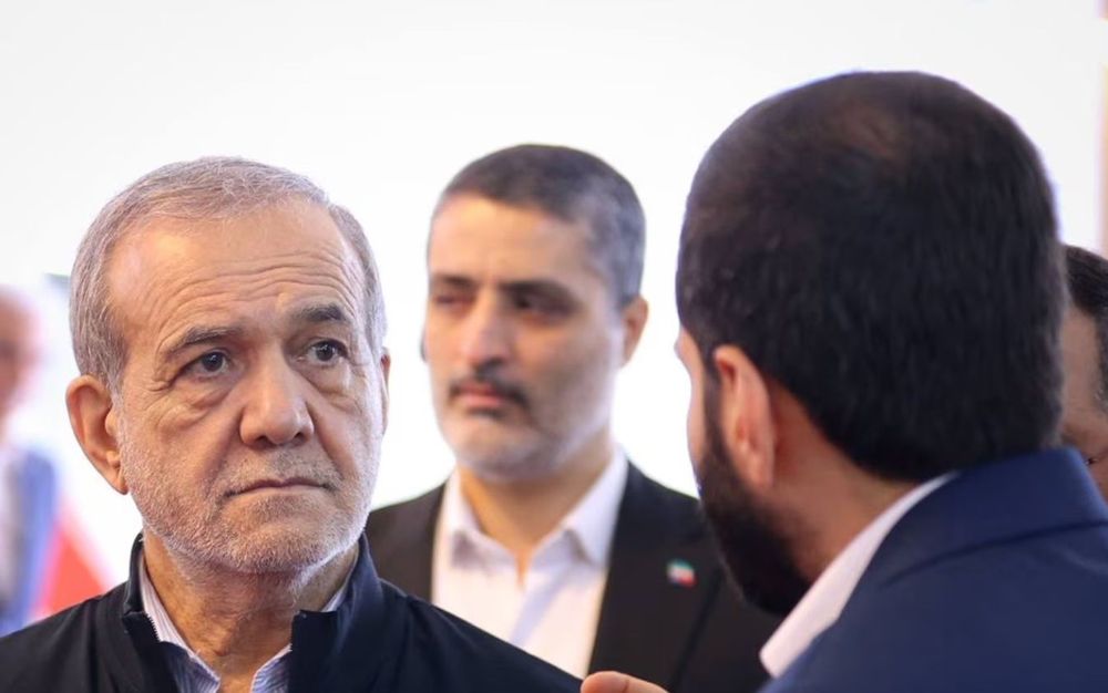 بازدید رئیس‌جمهور از غرفه آریاساسول