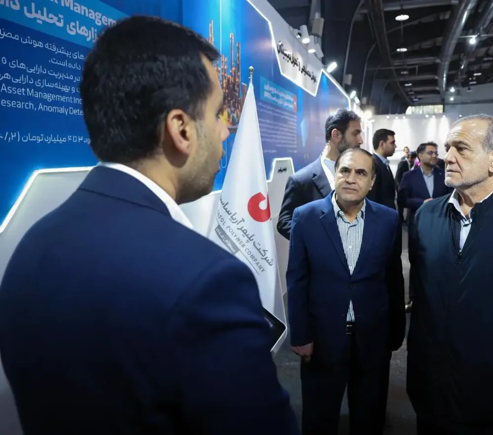 بازدید رئیس‌جمهور از غرفه آریاساسول در نمایشگاه فناوری‌های پیشرفته ایران 