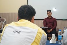 فرایند مصاحبه آزمون استخدامی کارآموزی شرکت پلیمر آریاساسول در حال انجام است