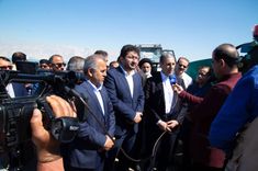 در راستای صیانت از محیط زیست صورت گرفت؛ اهدای ماشین آلات پیشرفته پاکسازی ساحل به اداره محیط زیست شهرستان عسلویه توسط آریاساسول