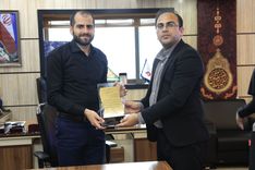 اهدا لوح تقدیر مدیرکل سازمان انتقال خون استان بوشهر به مدیرعامل آریاساسول/حیدرزاده: دفعات اهدا خون کارکنان تا سال آینده 2 برابر می‌شود