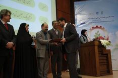 اعطای لوح و تندیس صنعت سبز به شرکت پلیمر آریا ساسول از سوی سازمان حفاظت محیط زیست