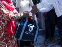 در آستانه فرارسیدن سال نو و در راستای ایفای بخشی از مسئولیت‌های اجتماعی انجام شد؛ عیدی آریاساسول به کودکان مددجو در عسلویه